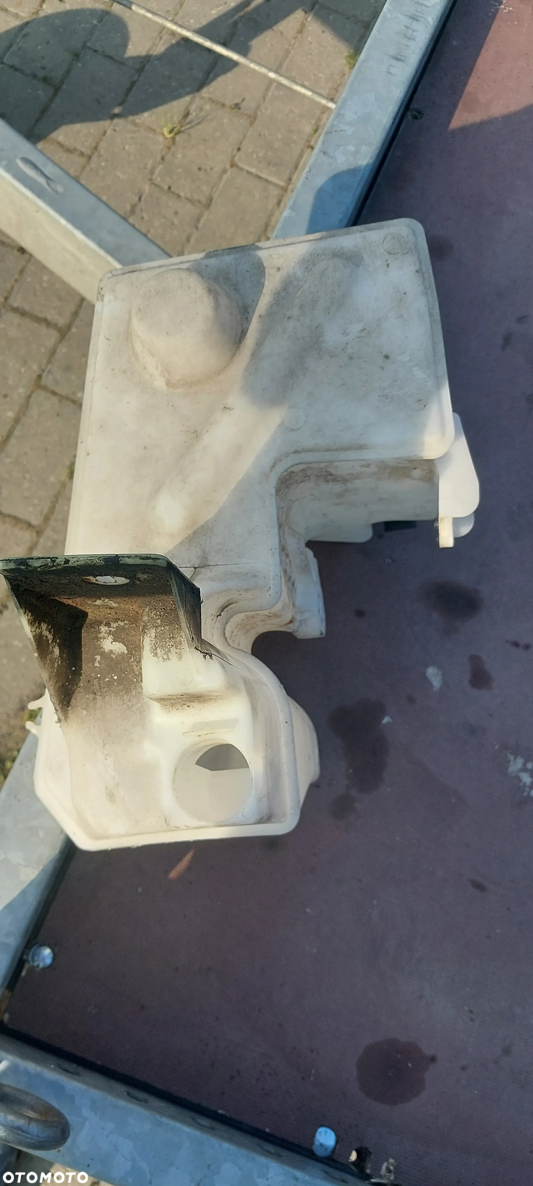 Zbiorniczek spryskiwaczy vw t5 - 2