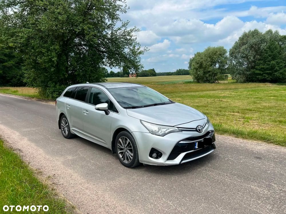 Toyota Avensis 2.0 D-4D Premium - 11