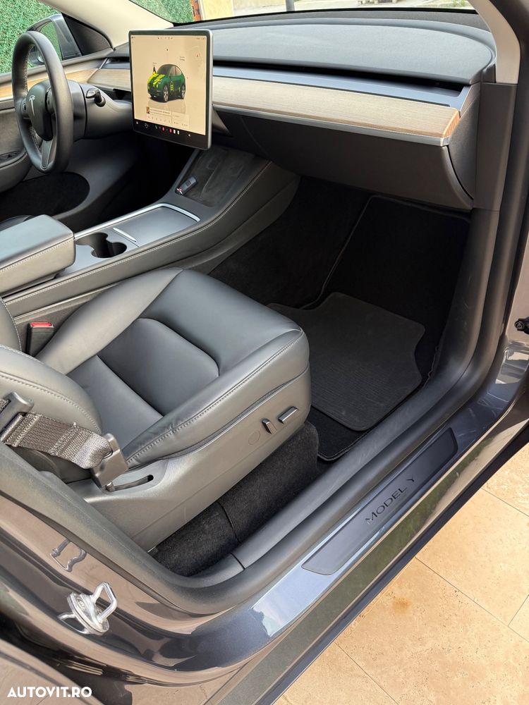 Tesla Model Y - 9