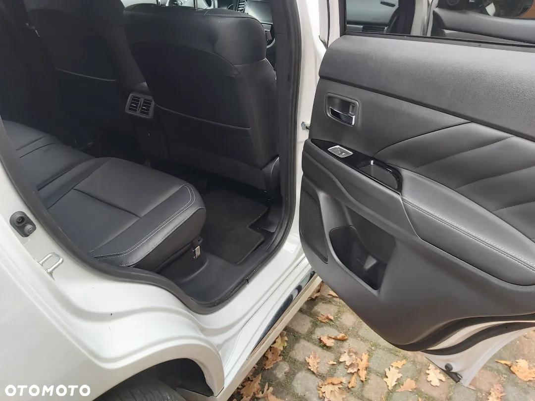 Mitsubishi Outlander - 11