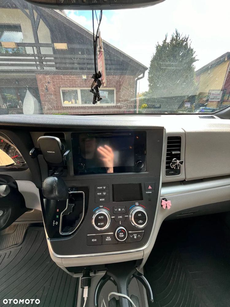 Toyota Sienna - 13