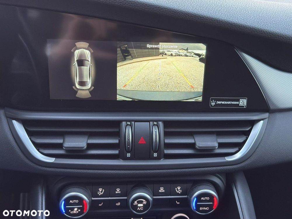 Alfa Romeo Giulia 2.0 Turbo 16V AT8-Q4 Veloce - 33