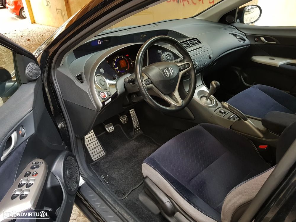 Honda Civic 1.8 Sport - 10