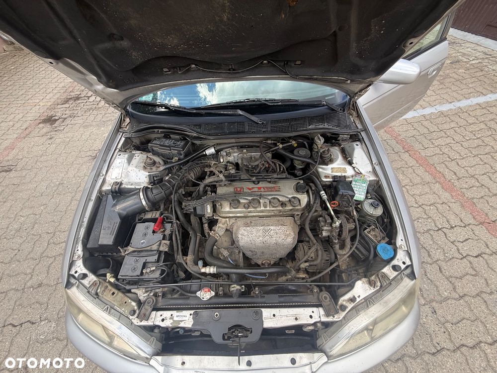 Honda Accord 2.0 ES - 24