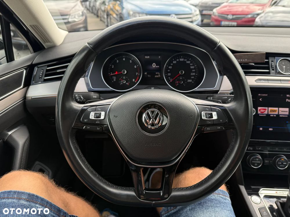 Volkswagen Passat - 13