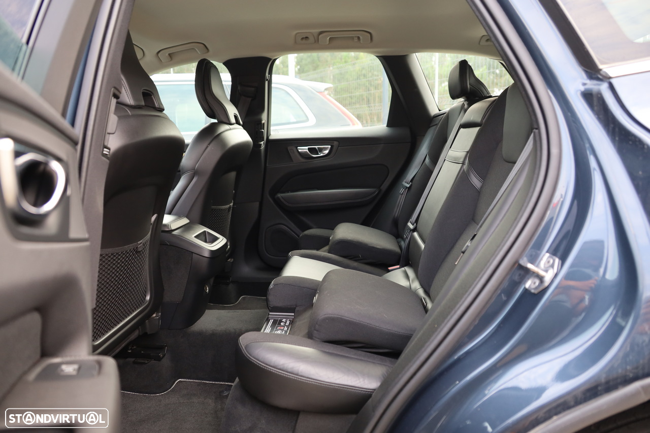 Volvo XC 60 2.0 D4 Momentum Geartronic - 8
