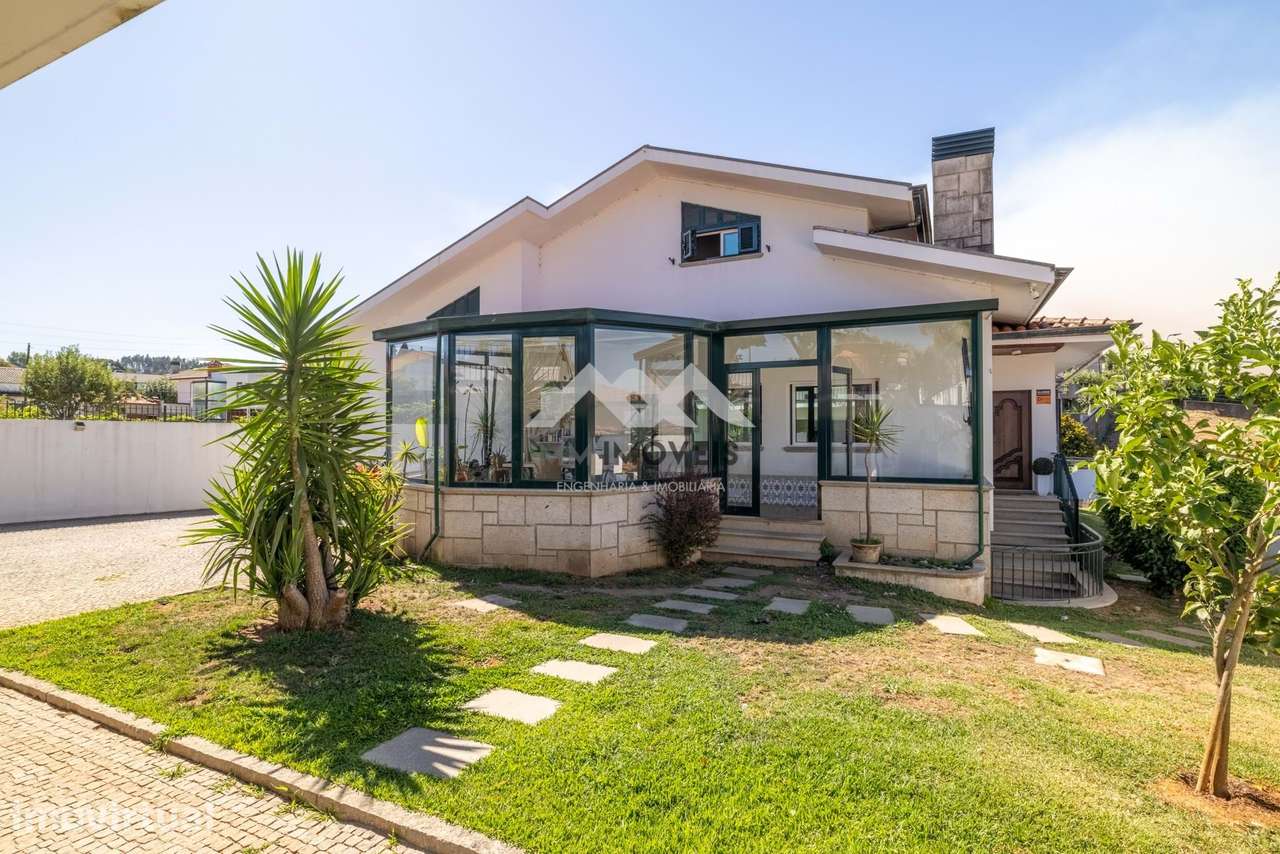 Moradia T5 | Lote 1.620m² | Piscina | Jardim | Três Garagens - Grande imagem: 4/60