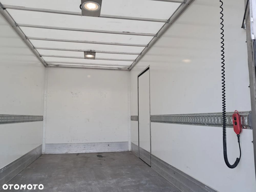 Iveco Daily 72C180 Kontener + Winda 1 Tona Salon Polska - 23