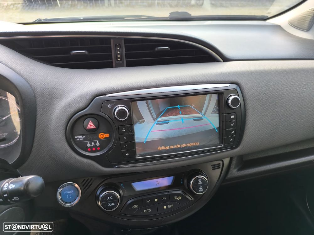 Toyota Yaris 1.5 HSD Comfort+Navi - 17