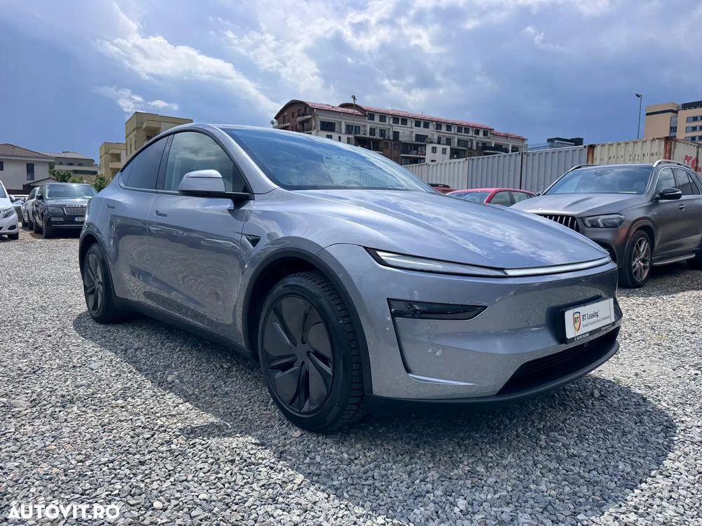 Tesla Model Y - 2