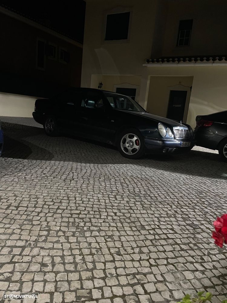 Mercedes-Benz E 220 D Elegance - 2