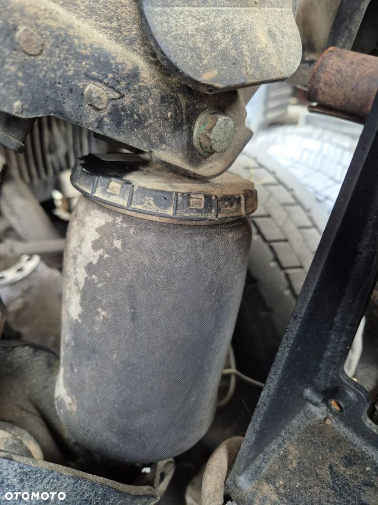 Poduszka kabiny MAN TGX - 1