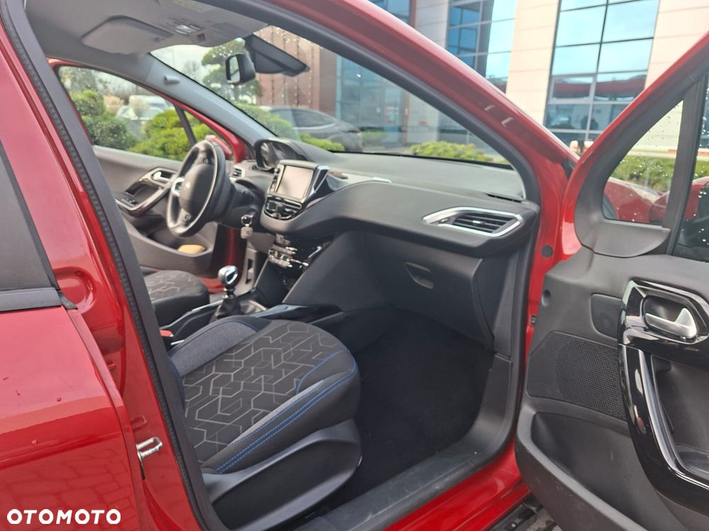 Peugeot 2008 1.2 Pure Tech GPF Signature S&S - 7