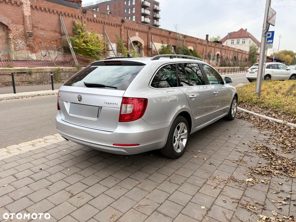 Skoda Superb 2.0 TDI Comfort DSG - 6