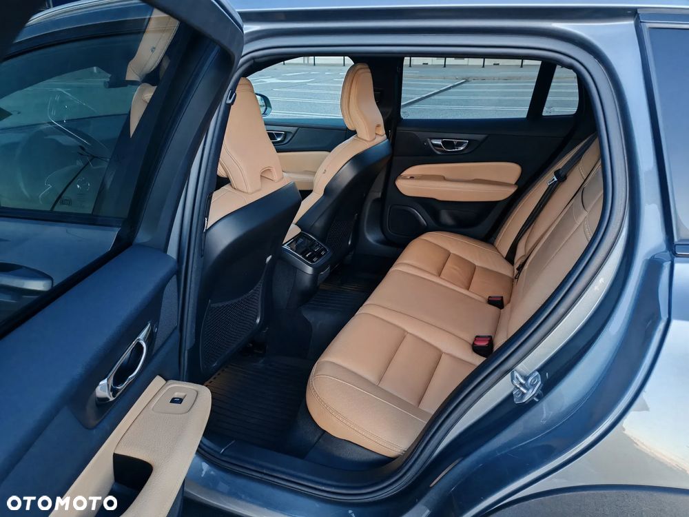 Volvo V60 Cross Country T5 AWD Geartronic Pro - 22