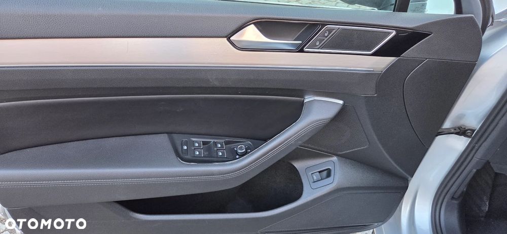 Volkswagen Passat 2.0 TDI BMT 4Mot Highline DSG - 10