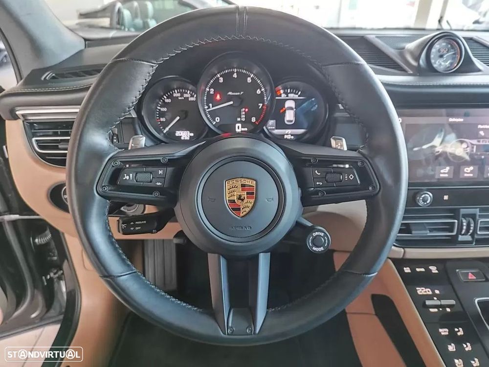 Porsche Macan T - 26