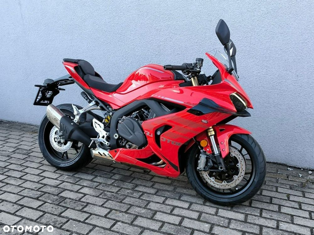 QJMOTOR SRK 800RR - 12