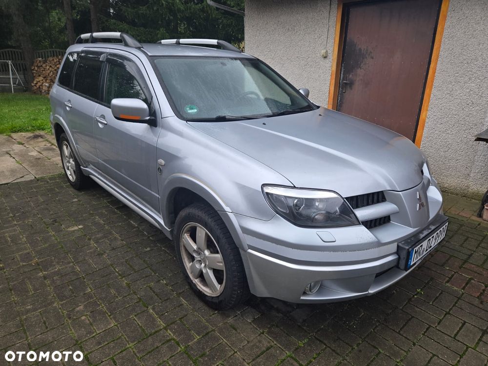 Mitsubishi Outlander - 2