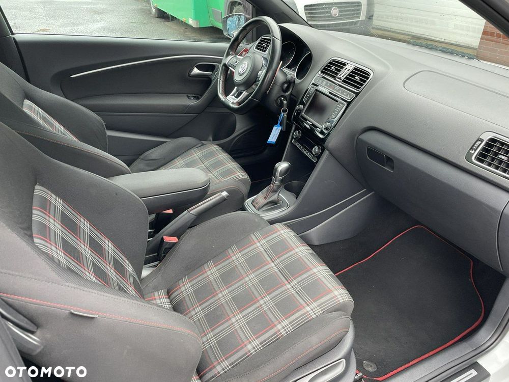 Volkswagen Polo - 32