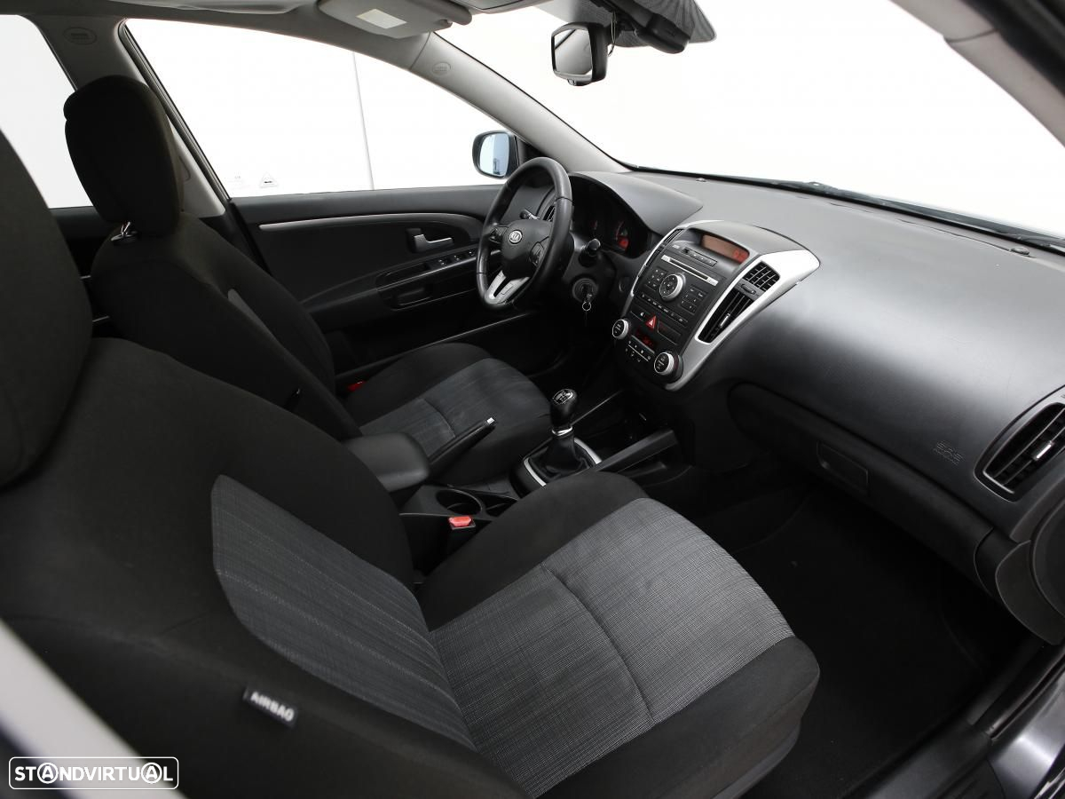 Kia Ceed - 10