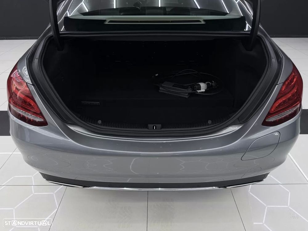 Mercedes-Benz C 350 e — fotografia 16