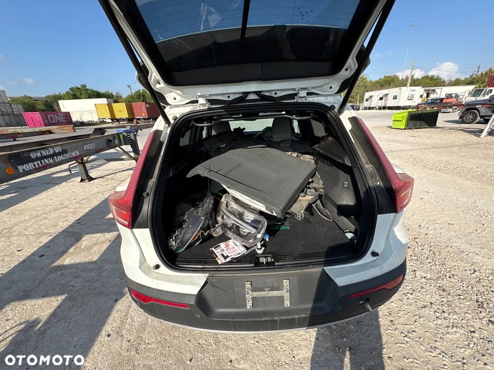 Volvo XC 40 T5 AWD Geartronic Momentum - 8