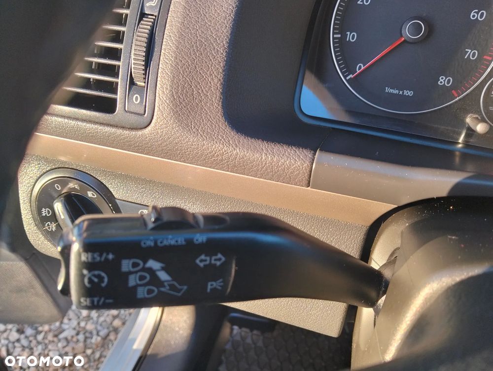 Volkswagen Touran 1.6 - 17