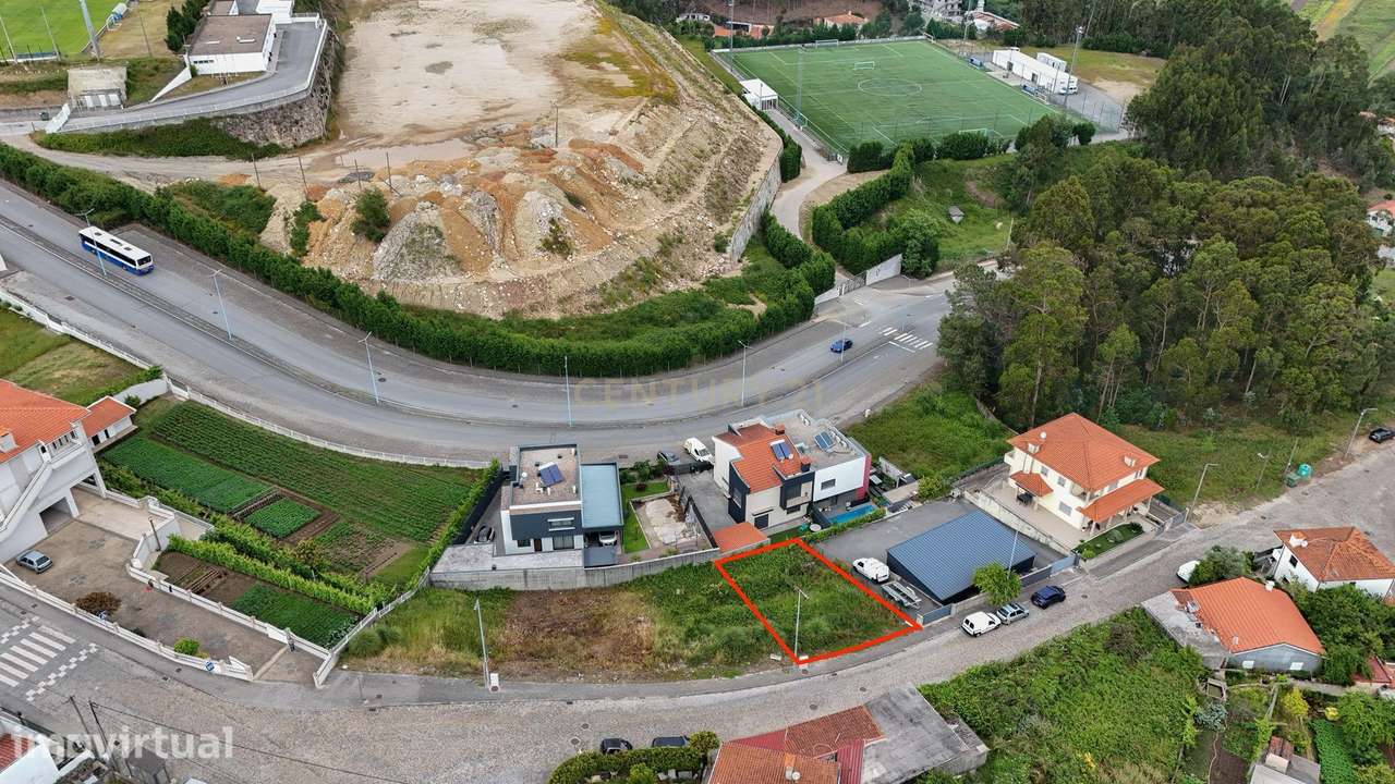Terreno Urbano de 242m2 com viabilidade para construção de Moradia V3 - Grande imagem: 3/27