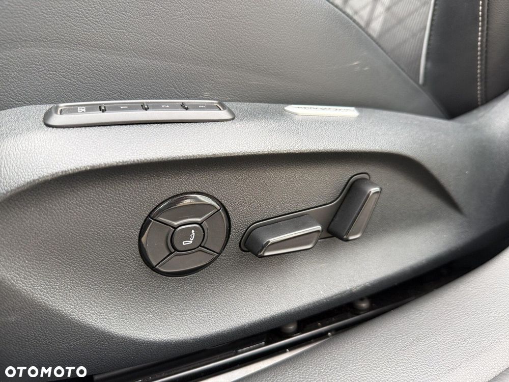 Volkswagen Passat 2.0 TDI SCR 4Mot Style DSG - 12