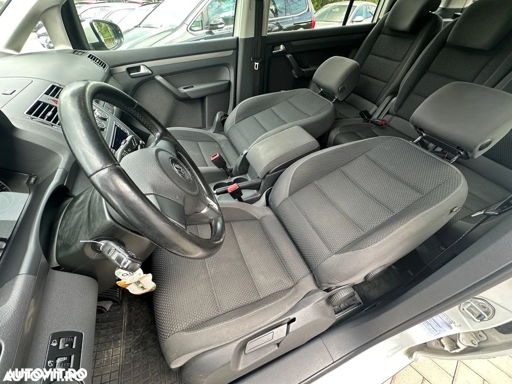 Volkswagen Touran - 19