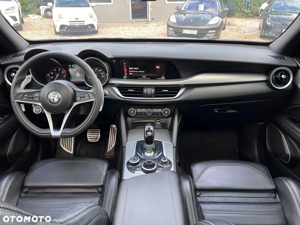 Alfa Romeo Stelvio 2.0 Turbo 16V AT8-Q4 Veloce - 26