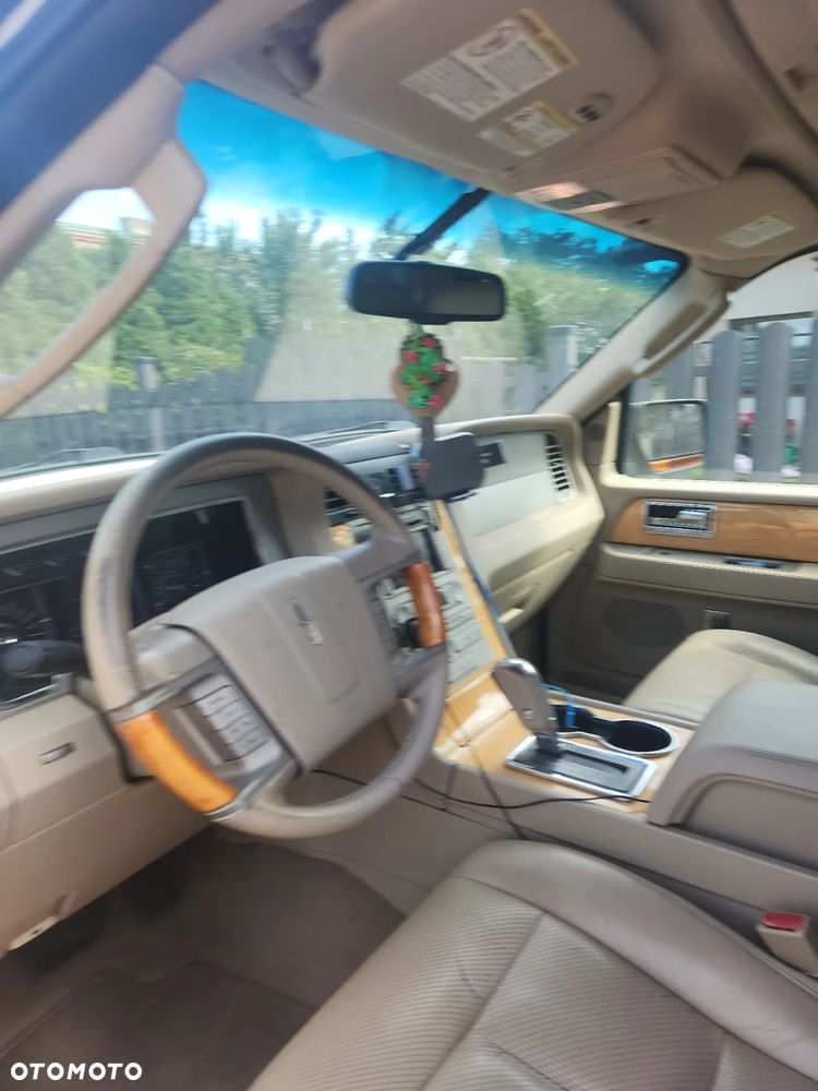 Lincoln Navigator 5.4 L 4x4 - 13