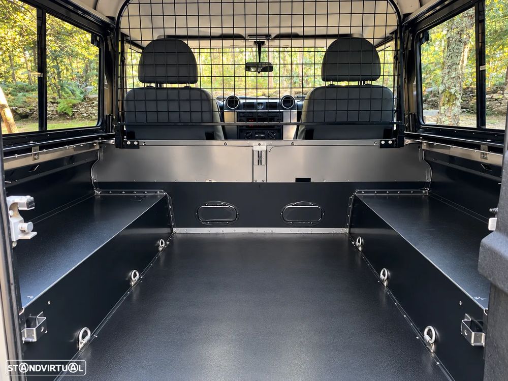 Land Rover Defender 90 2.4 CRD SE - 27