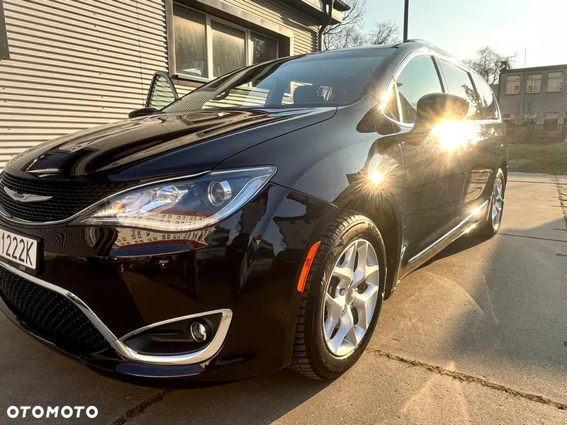 Chrysler Pacifica - 1
