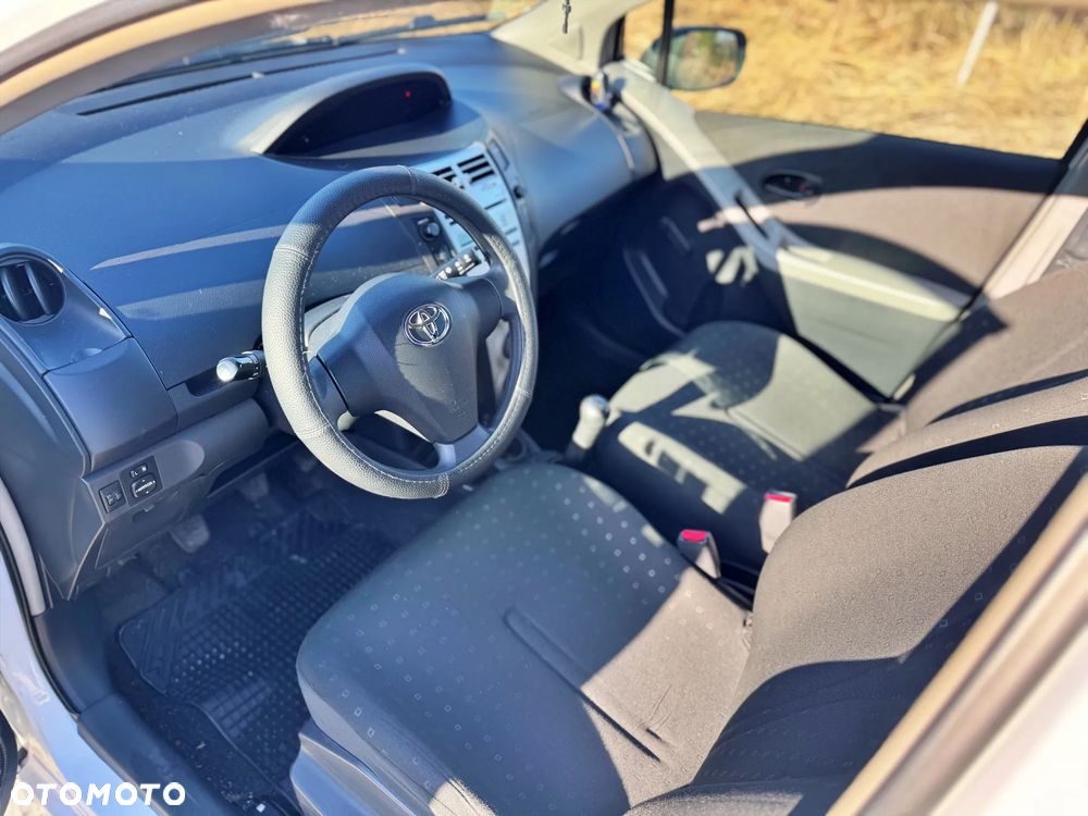 Toyota Yaris 1.0 Terra - 9