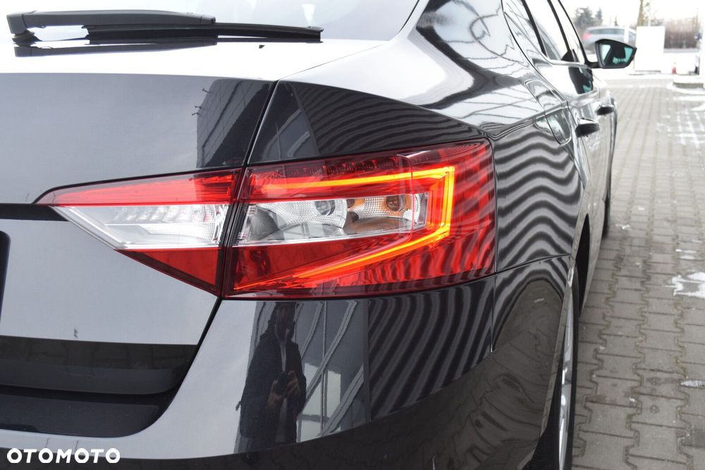 Skoda Superb 2.0 TDI SCR Ambition DSG - 37
