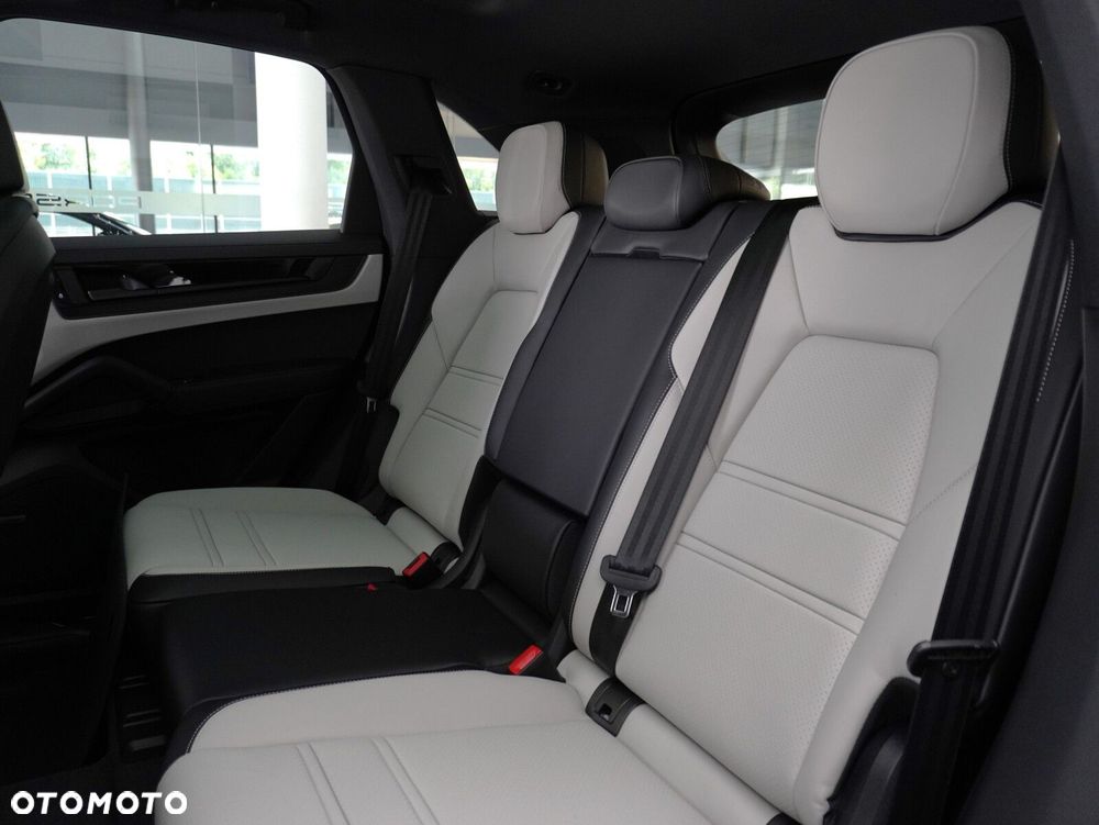 Porsche Cayenne S E-Hybrid PHEV Black Edition - 35