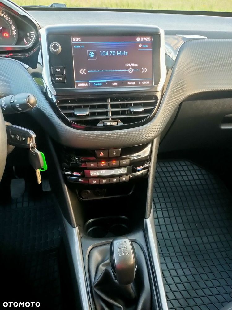 Peugeot 2008 1.6 BlueHDi Style - 25