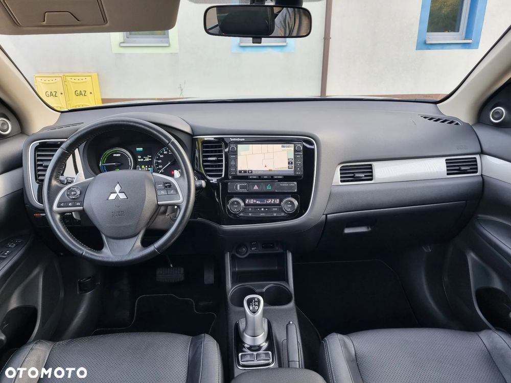 Mitsubishi Outlander Instyle NAVI + - 6