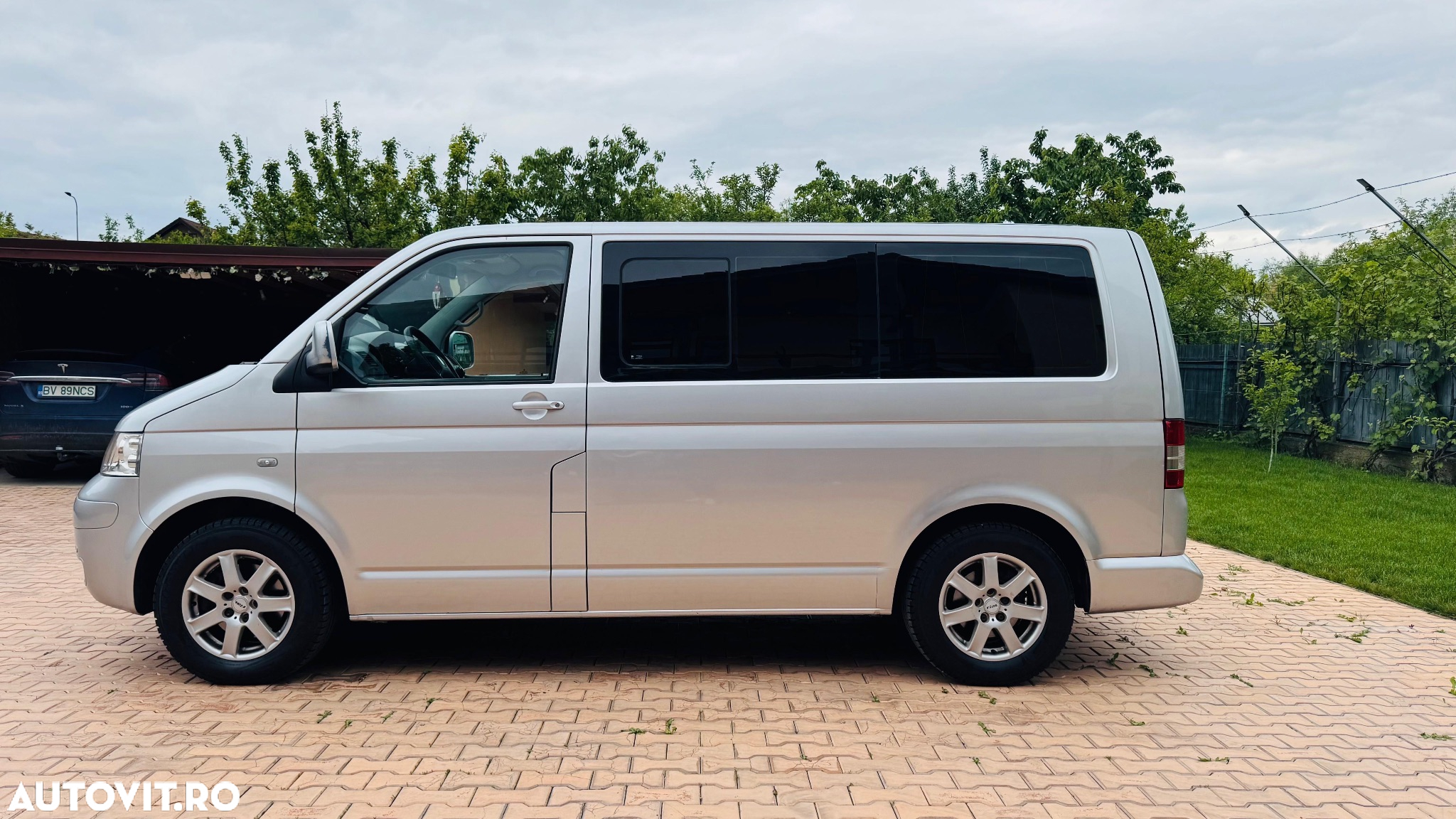 Volkswagen Multivan - 11