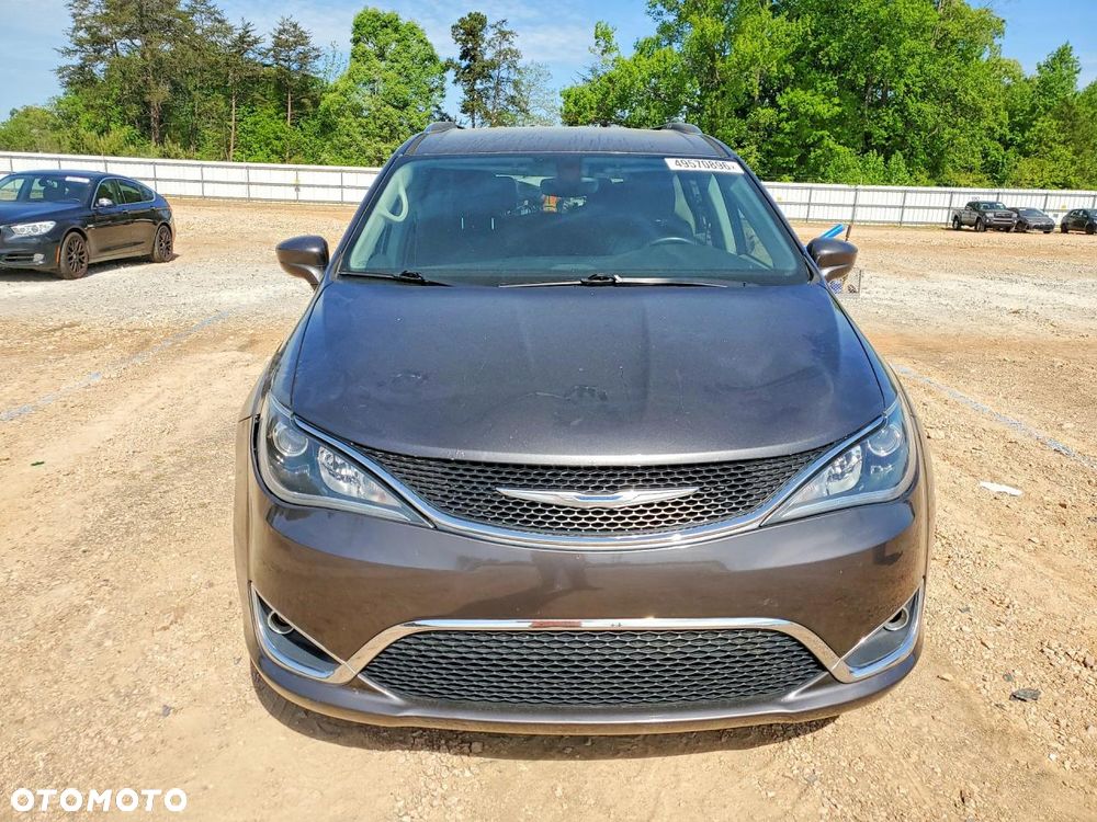 Chrysler Pacifica - 5