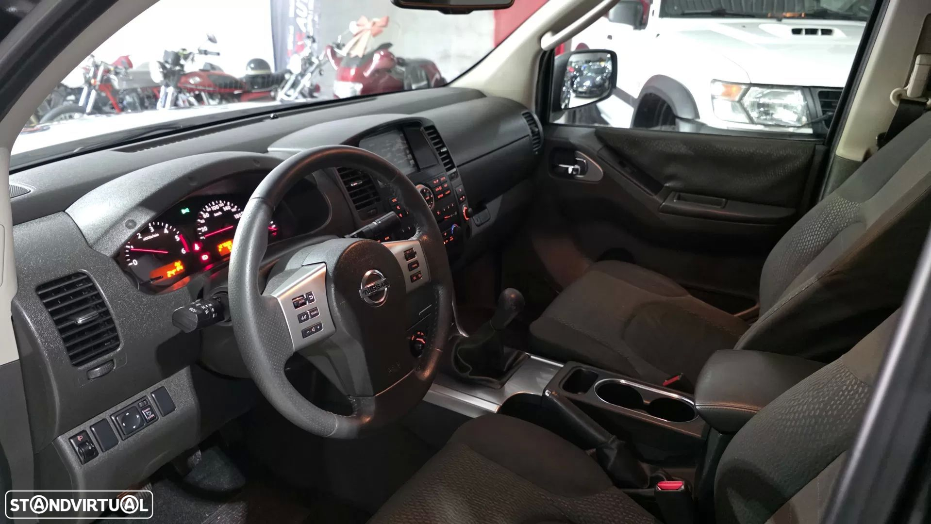 Nissan Navara 2.5 dCi CD LE Hi-Tech +P.Premium 4WD - 33