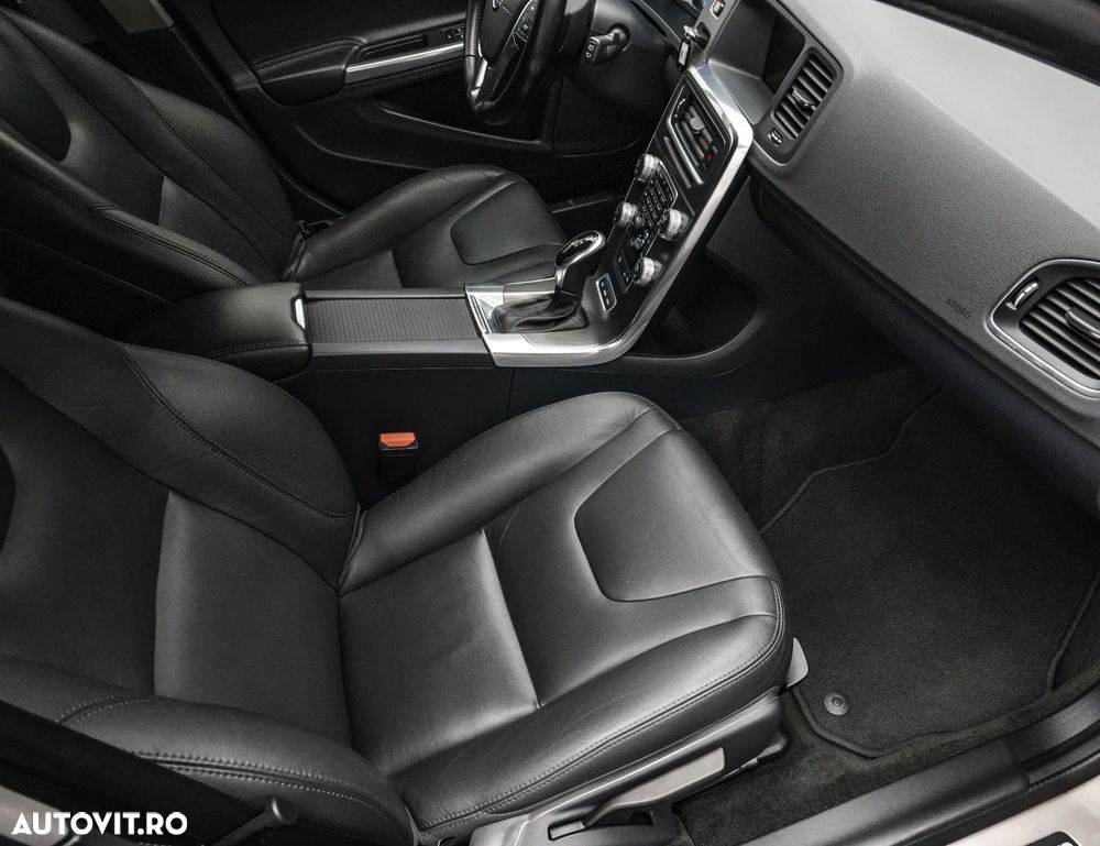 Volvo V60 D5 Momentum - 12