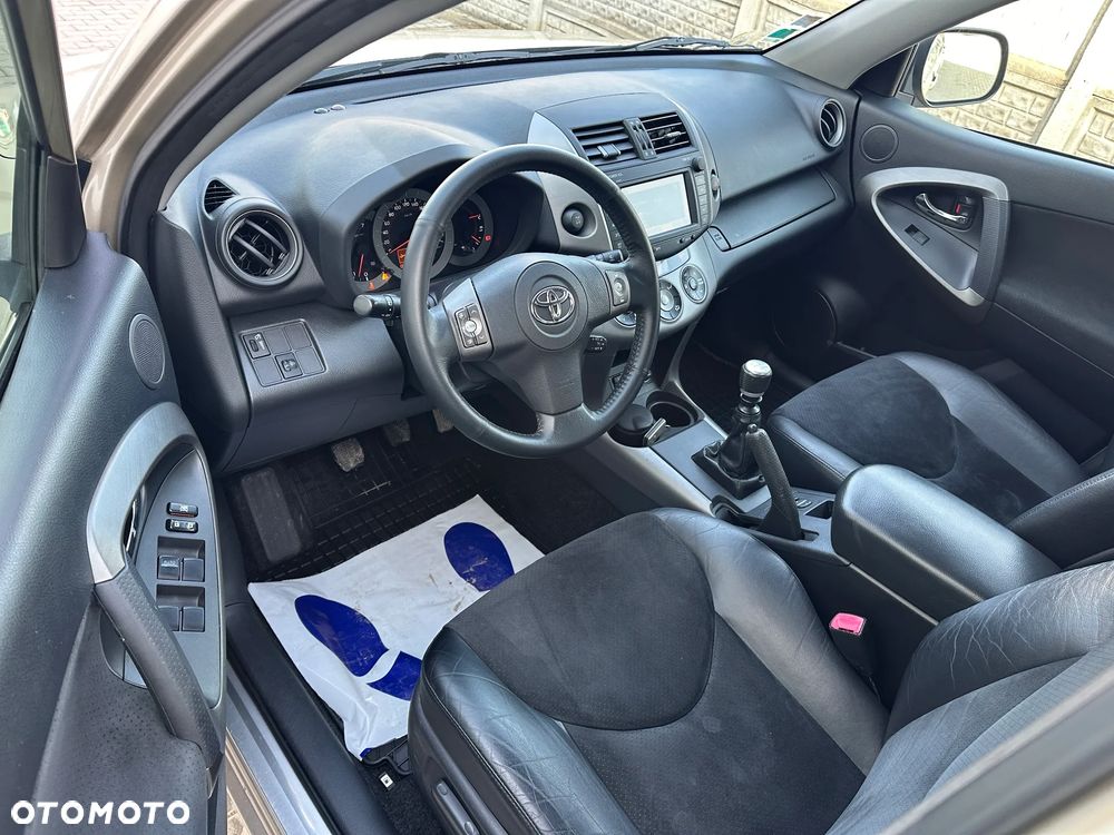 Toyota RAV4 2.2 D-4D 4x4 - 15