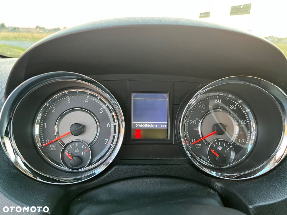 Chrysler Town & Country 3.6 Limited - 11