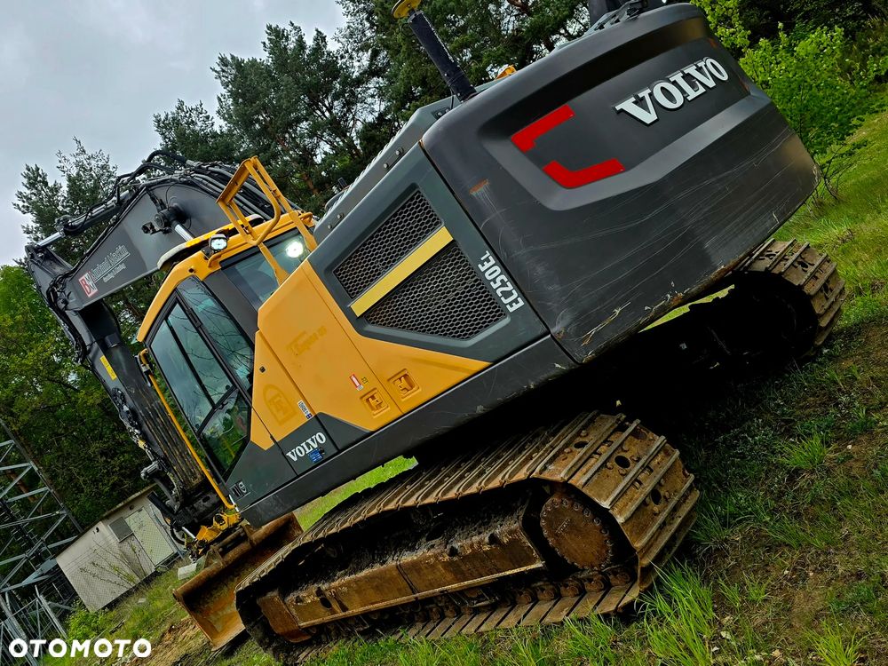 Volvo EC 250 EL - 1