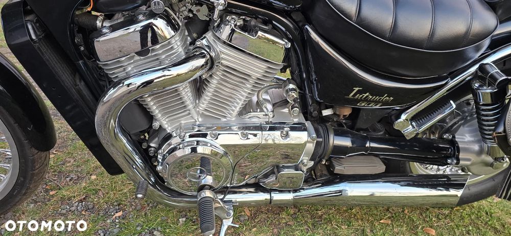 Suzuki Intruder - 11