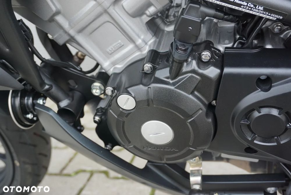Honda CB - 12