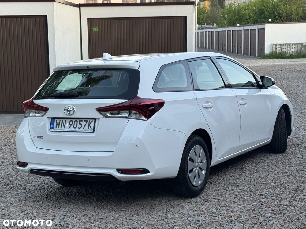 Toyota Auris 1.4 D-4D Premium - 4